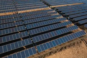 pannelli-fotovoltaici-in-fabbrica